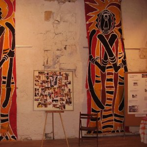 Fresque sur Tapisserie - Toujours dans l'exposition de Mai 2006, on peut voir les 2 fresques sur tapisserie de l'association qui se trouvaient à l'entrée de l'exposition pour accueillir les visiteurs.
